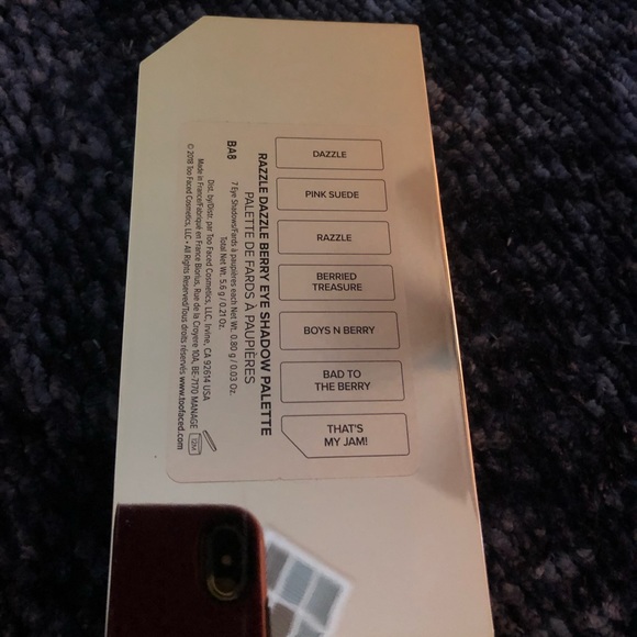 Too Faced Razzle Dazzle Berry Eyeshadow Palette - Picture 5 of 11